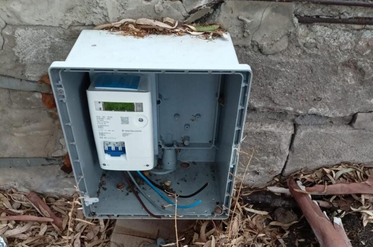 Raid dei ladri di rame, portati via i cavi della postazione del 118: si ferma tutto - I ladri hanno portato via i cavi