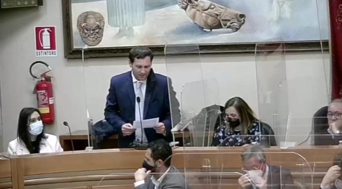 Trasporto disabili, Aliotta: "Bene Sammito, aspettiamo di essere convocati" - Aliotta durante un intervento in consiglio comunale