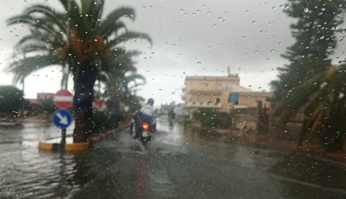 Bomba d'acqua sulla città: forte pioggia e vento - 