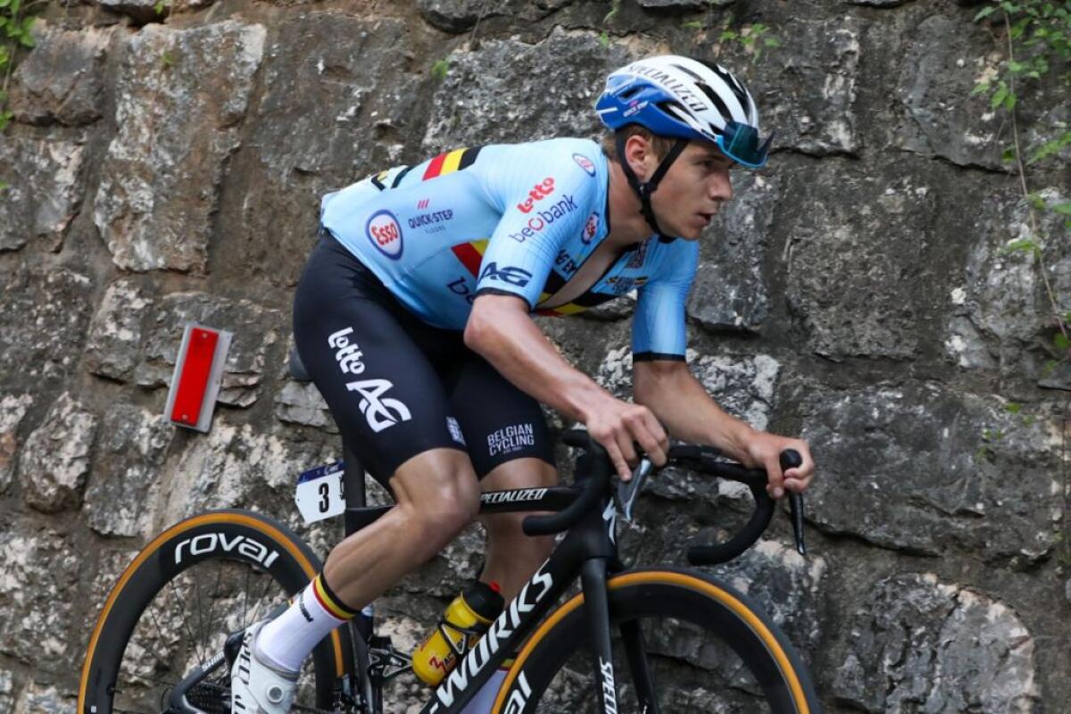 Evenepoel è oro mondiale, ritiro shock per van der Poel - 