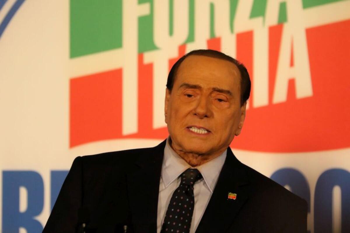 Berlusconi “Ai giovani stipendi di almeno mille euro al mese” -