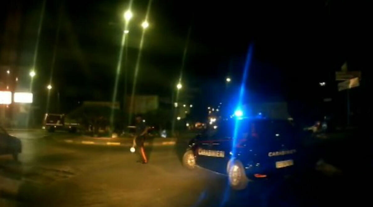 Minore con droga e munizioni, accusato del rogo di un'auto: chiesta messa alla prova - 