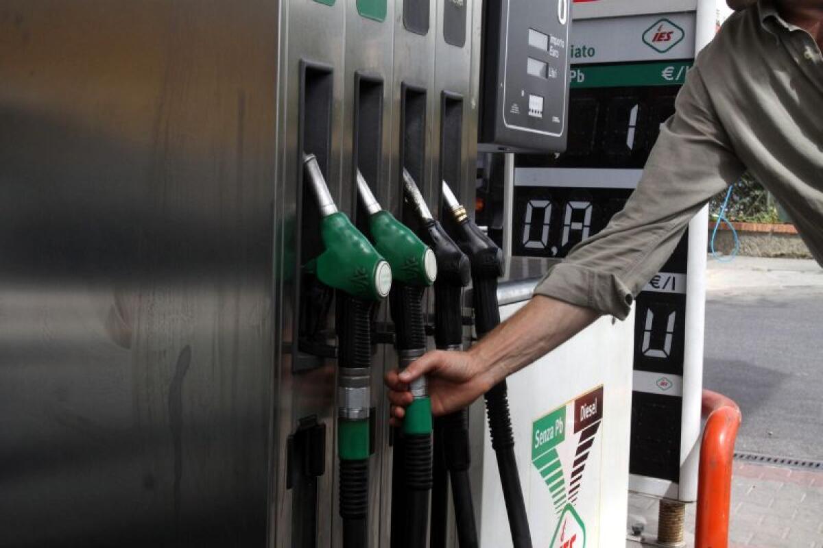 Carburanti, sconto di 30 centesimi esteso al 17 ottobre - 
