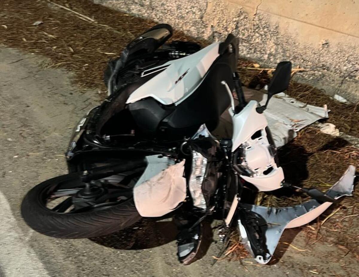 Schianto stradale nella notte, sul lungomare impatto tra auto e e scooter - 