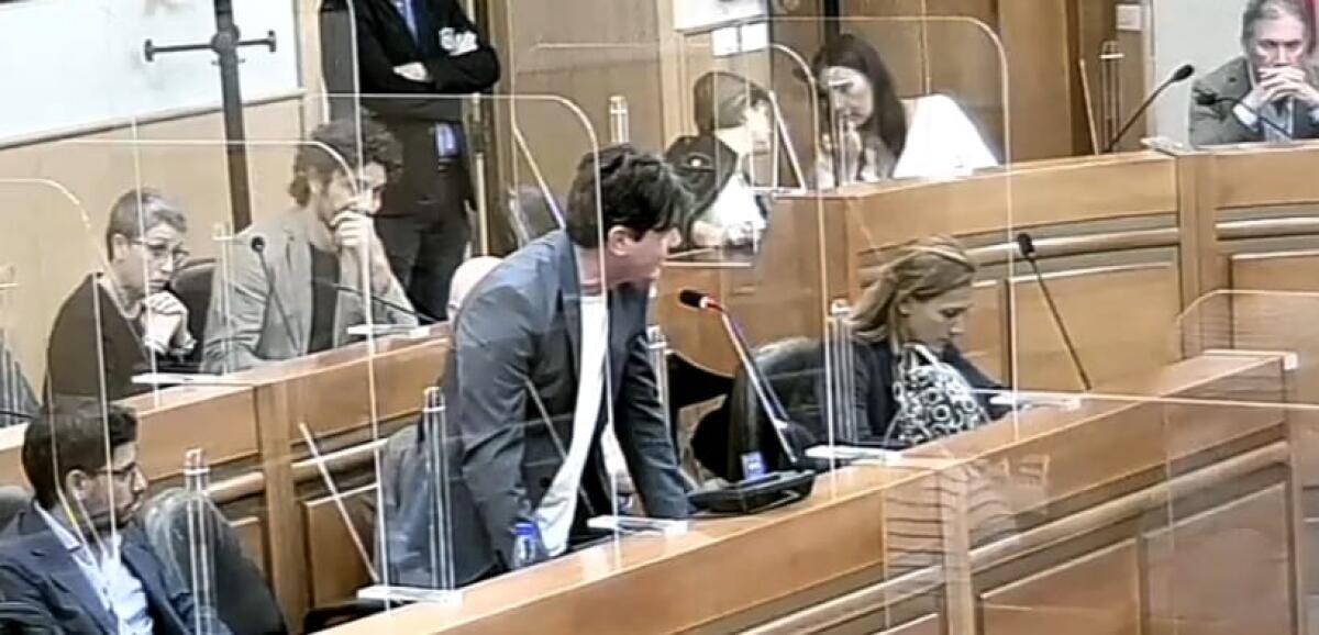 Rifiuti, opposizione fa breccia tra i pro-Greco: passa rinvio, "prima tavolo su assunzioni" - Esponenti di opposizione in consiglio comunale