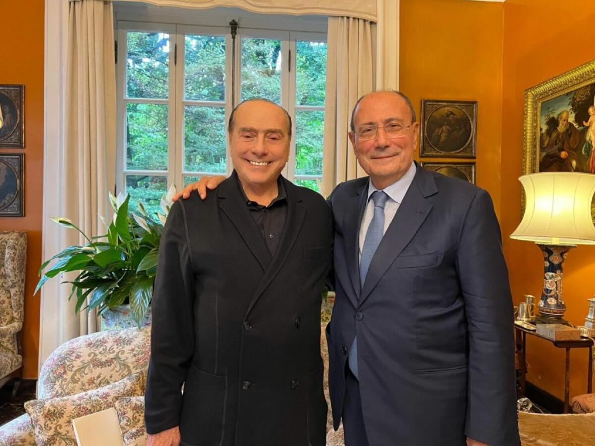 Renato Schifani ricevuto ad Arcore da Silvio Berlusconi - 