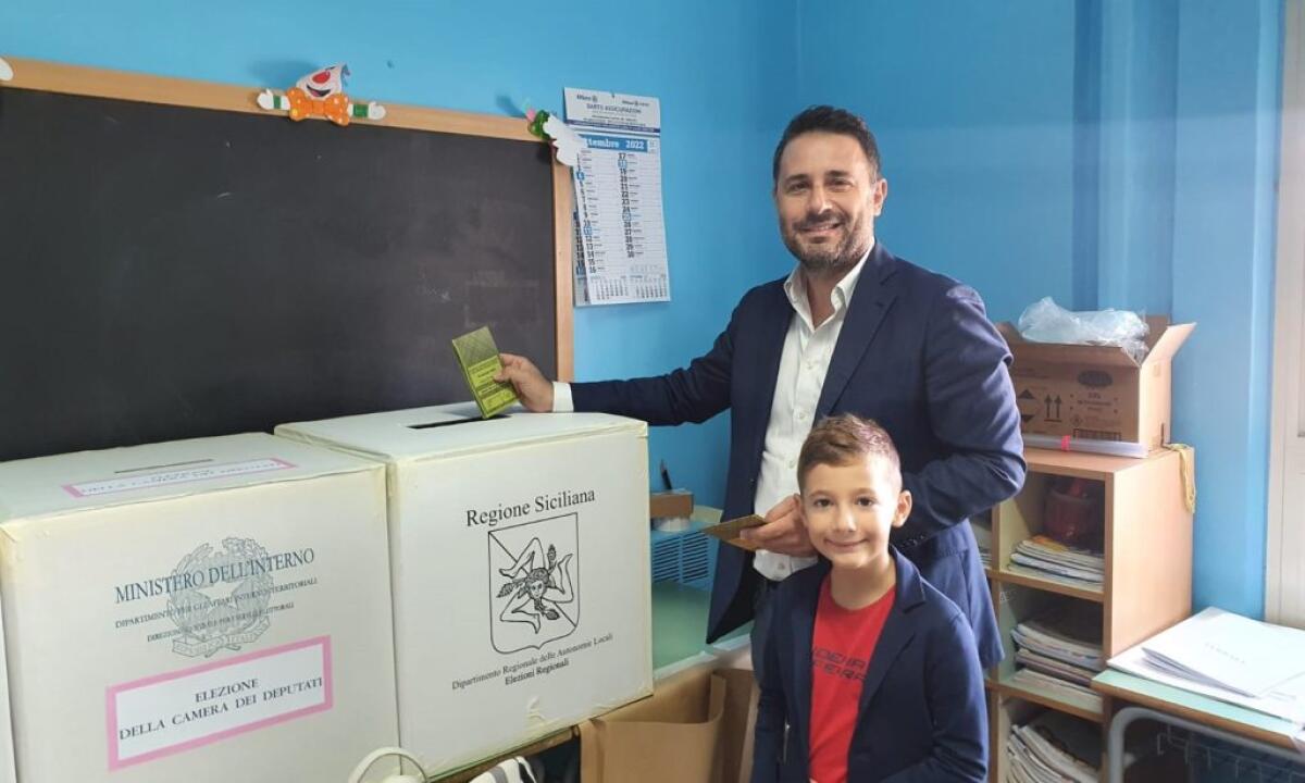 Ars, Di Paola e M5s primeggiano: Caci batte Federico, Sammito vince in FI e il Pd cede alla fine - Di Paola nel seggio della Don Milani
