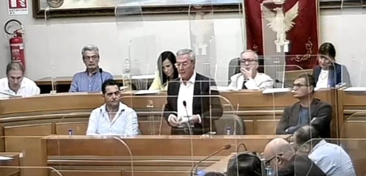 Consiglio vara gli atti del nuovo servizio rifiuti, "assemblea Srr urgente per i tempi" - Greco in aula