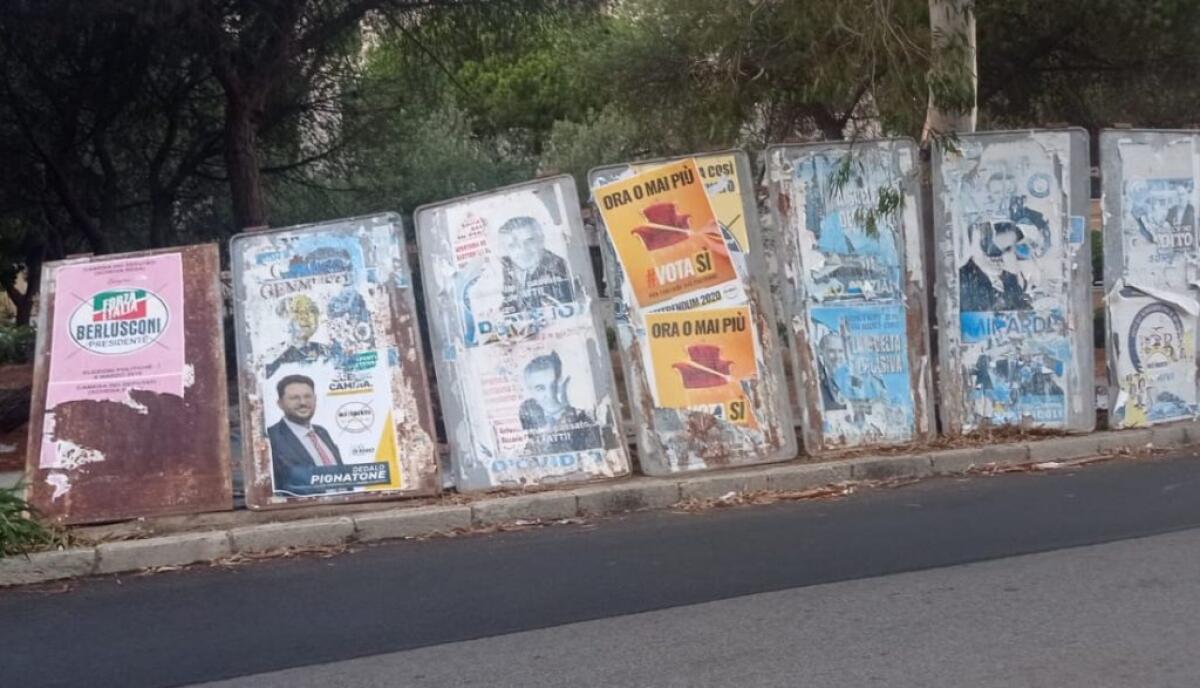 Plance elettorali pericolose, "non sono stabili e mancano i supporti" - 