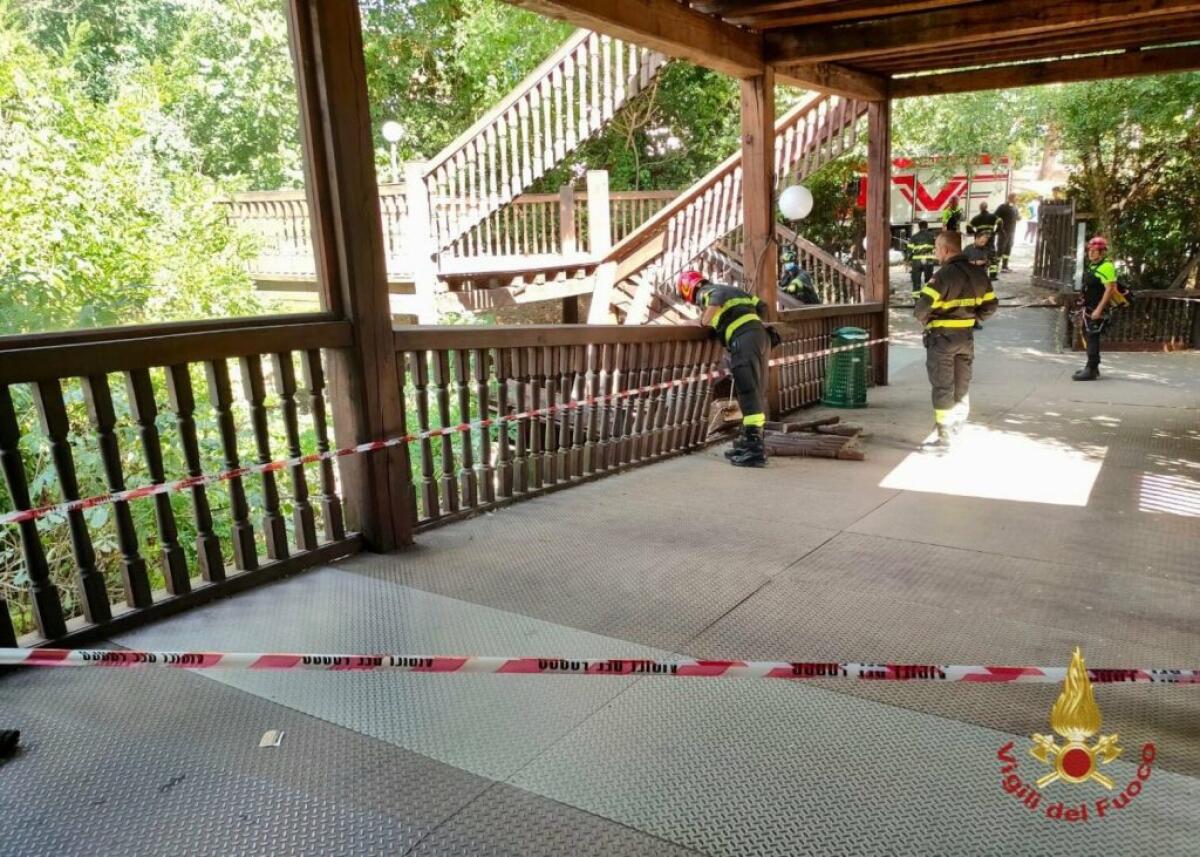 Crolla scala al Globe Theatre di Roma, almeno 12 feriti - 