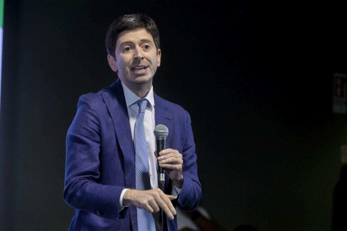 Speranza “La pandemia non è finita ma siamo sulla strada giusta” - 