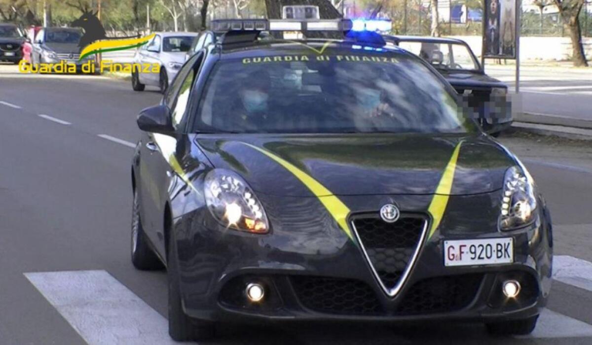 Pronti a imbarcarsi per la Sicilia con 43 kg di droga, 2 arresti - 