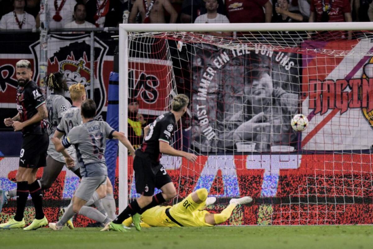 Salisburgo-Milan 1-1, Saelemaekers risponde a Okafor - 