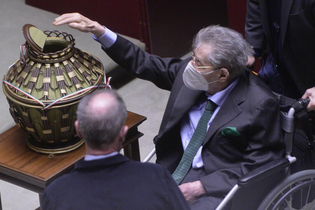Umberto Bossi eletto alla Camera, Salvini “Quante parole al vento” -