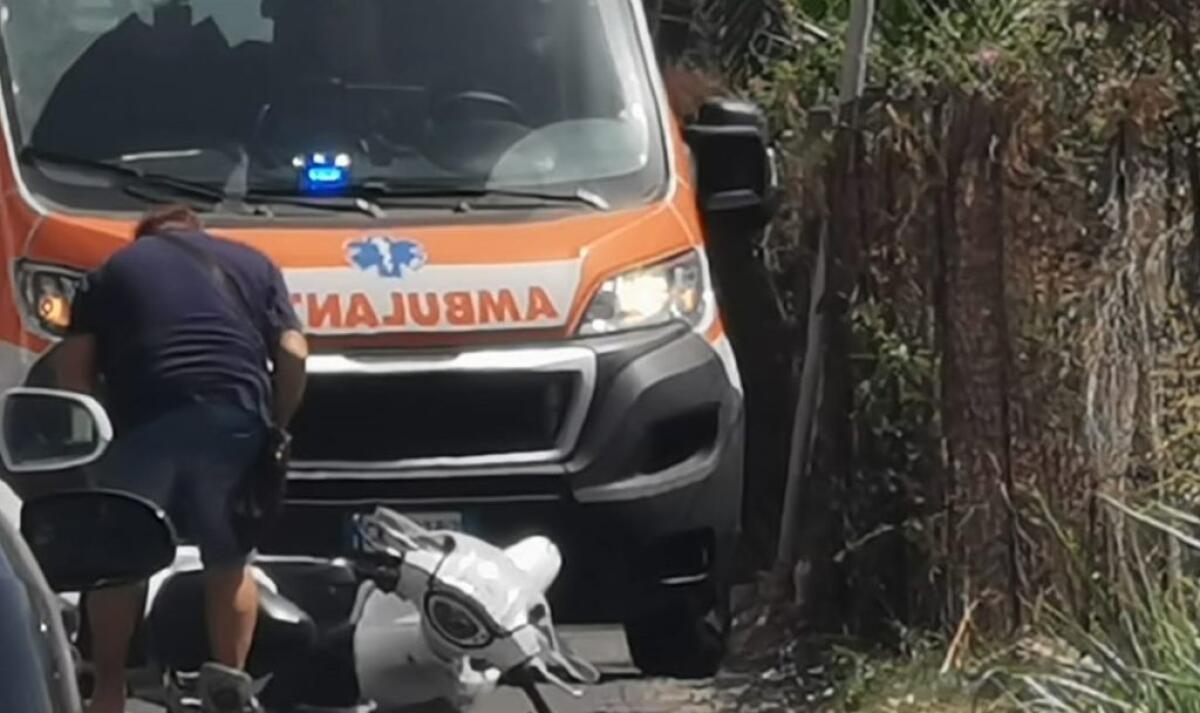 Incidente in viale Indipendenza, ferito uno scooterista - L'incidente in viale Indipendenza