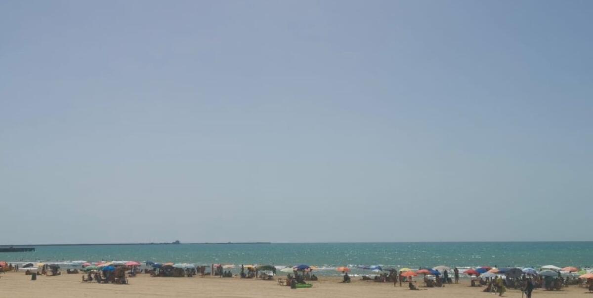 Bagnanti in difficoltà in mare, sul lungomare salvataggio con i militari della capitaneria - 