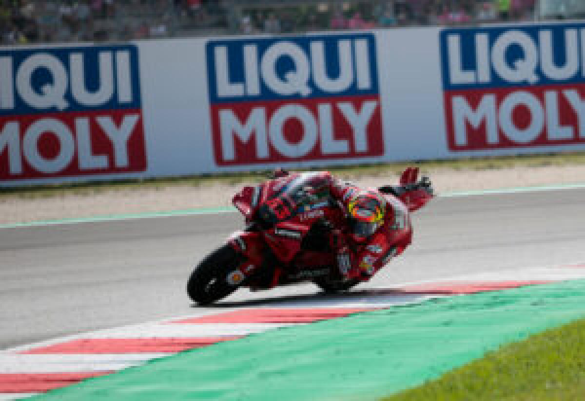 Bagnaia dietro Crutchlow nelle seconde libere a Sepang - 