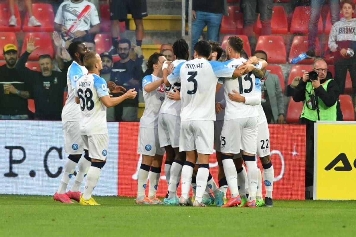 Poker alla Cremonese, Napoli da solo in vetta - 