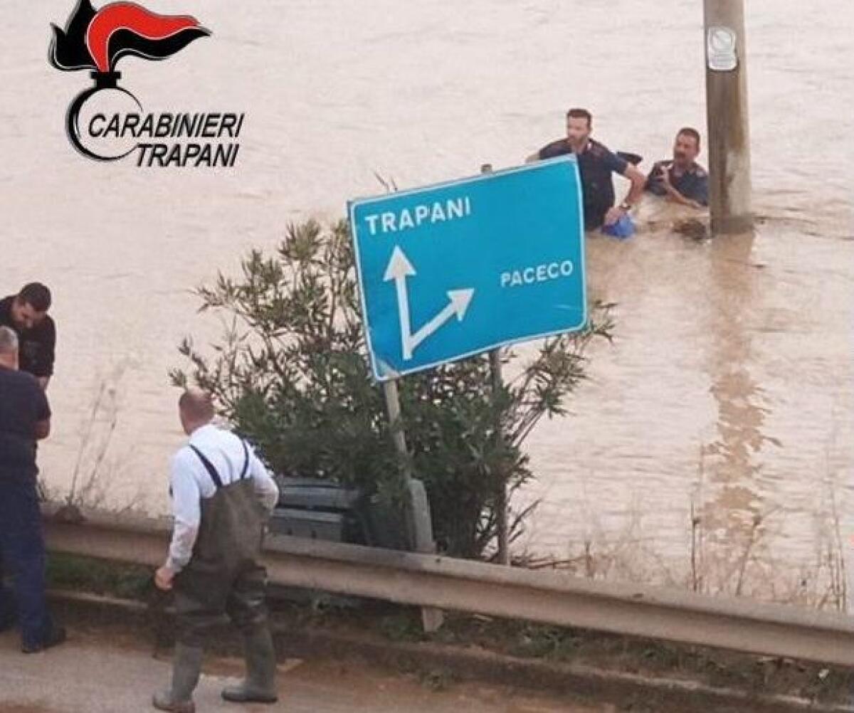 La Sicilia sferzata dal maltempo, torrenti esondati e famiglie isolate - 