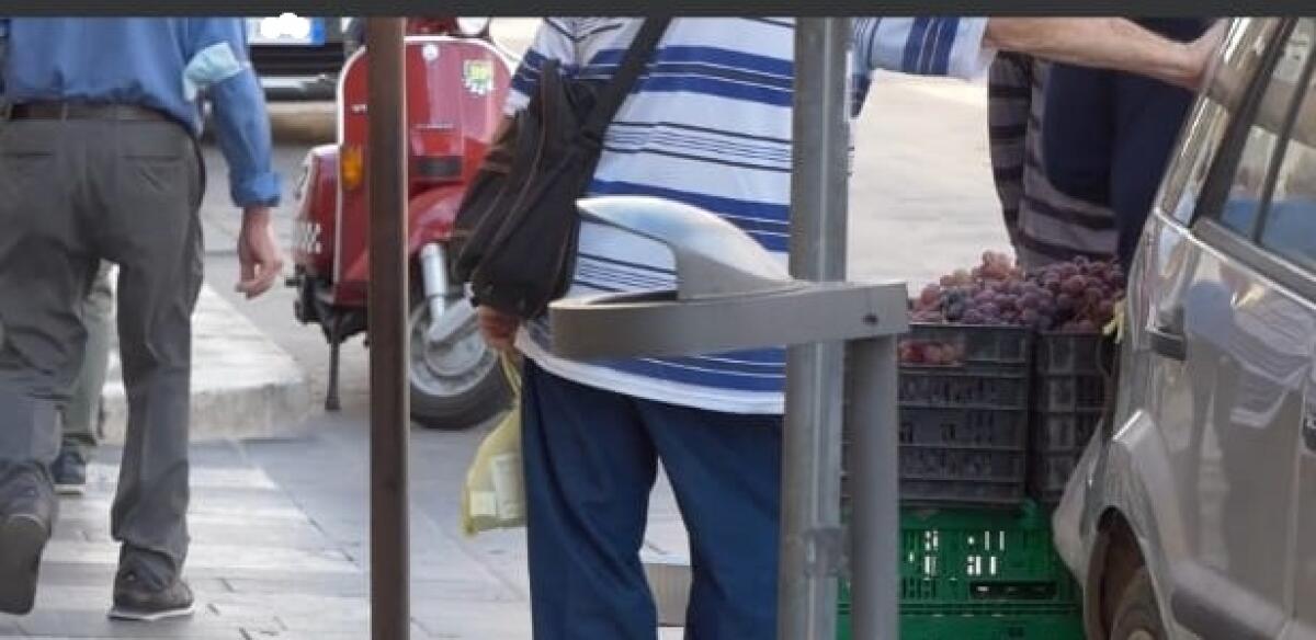 San Giacomo, ancora niente cestini per i rifiuti: "Contro vandali più controlli" - 