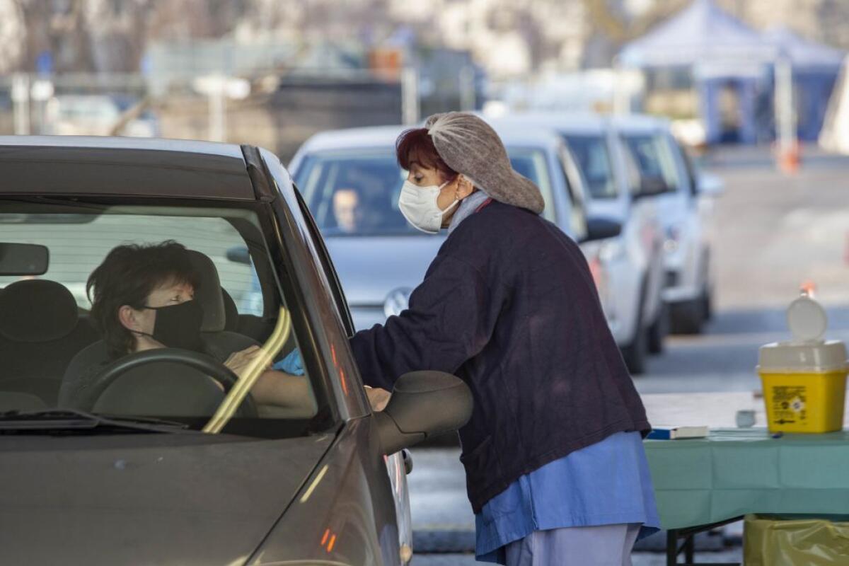 Covid, in Italia 45.705 nuovi positivi e 66 vittime - 