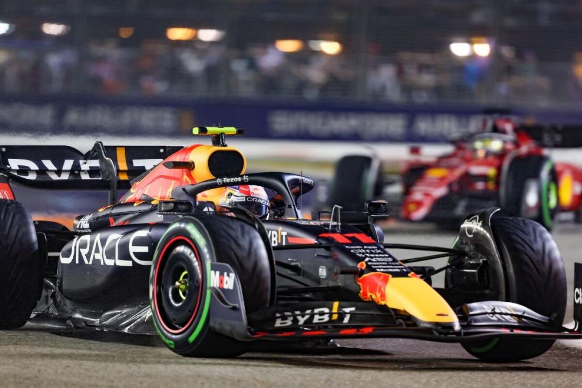 Perez vince Gp Singapore, sul podio le Ferrari di Leclerc e Sainz - 