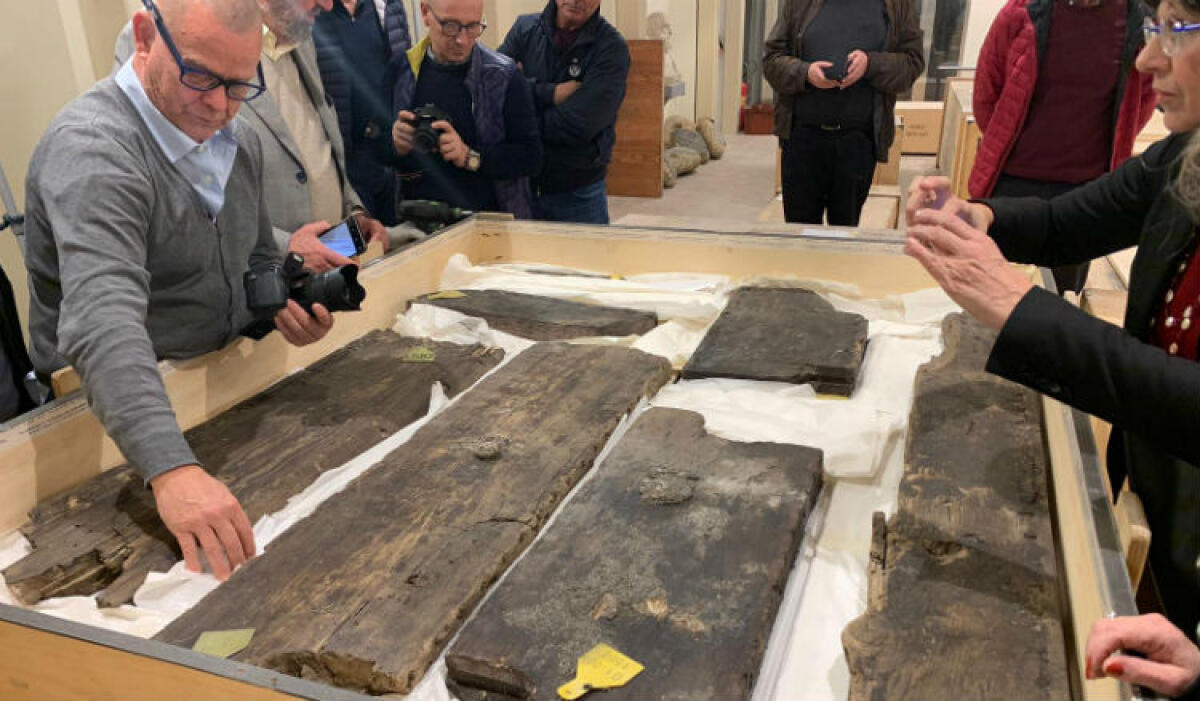 "Mostra va prorogata", Greco: "Ci si attivi per recuperare gli altri resti nei fondali" - I resti della nave arcaica