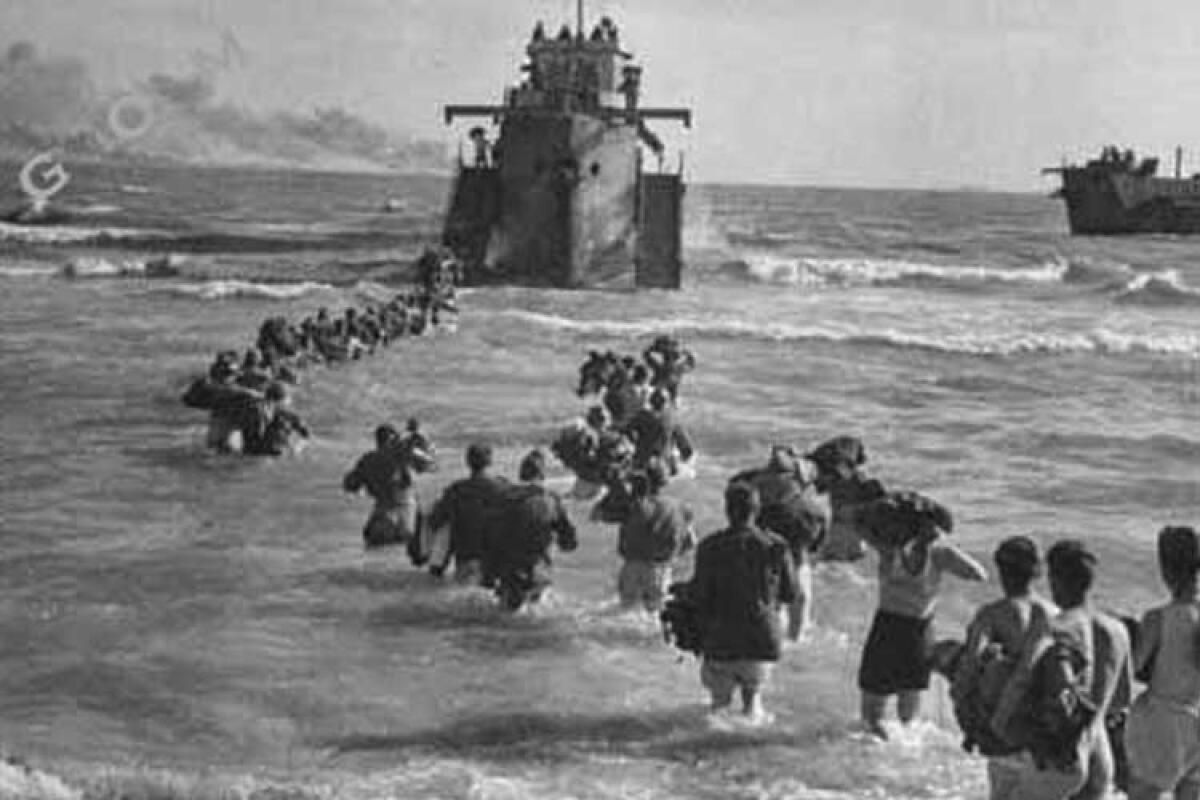 Sbarco alleato, gemellaggio con Comuni della Normandia: iniziative per 80esimo anniversario - Lo sbarco a Gela. 
Foto di: http://pocobello.blogspot.com/2014/04/ordine-di-patton-uccidete-i-prigionieri.html