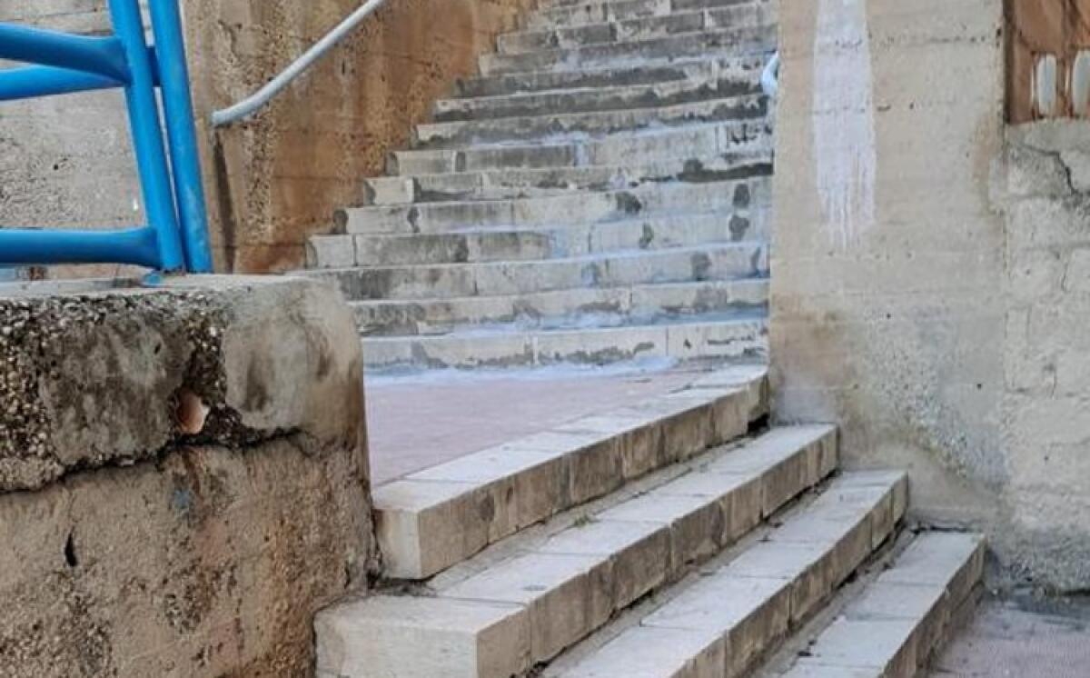 Sterpaglie e degrado, residenti ancora all'opera: ripulita aree a ridosso del lungomare - Uno dei punti ripulito dai residenti