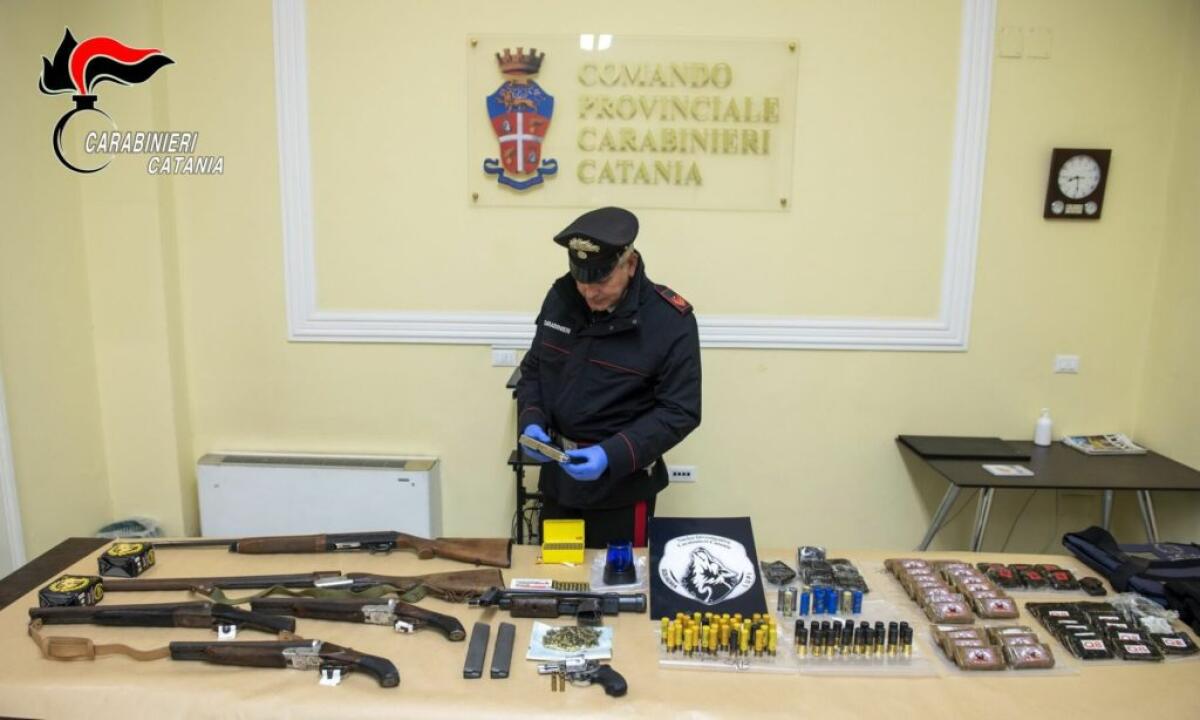 Scoperto un arsenale con armi e droga nel quartiere Librino di Catania - 