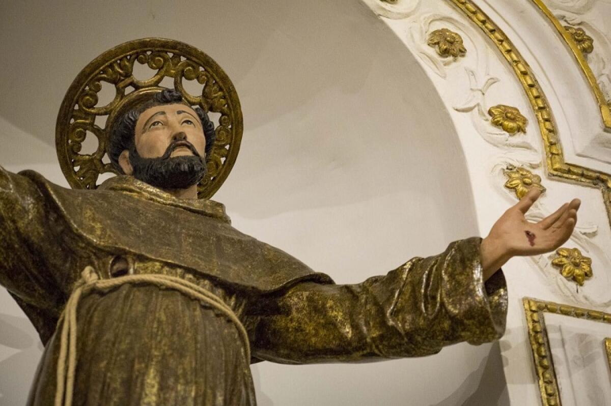 Festeggiamenti in onore di San Francesco d’Assisi: restaurata la statua del XVII secolo - 