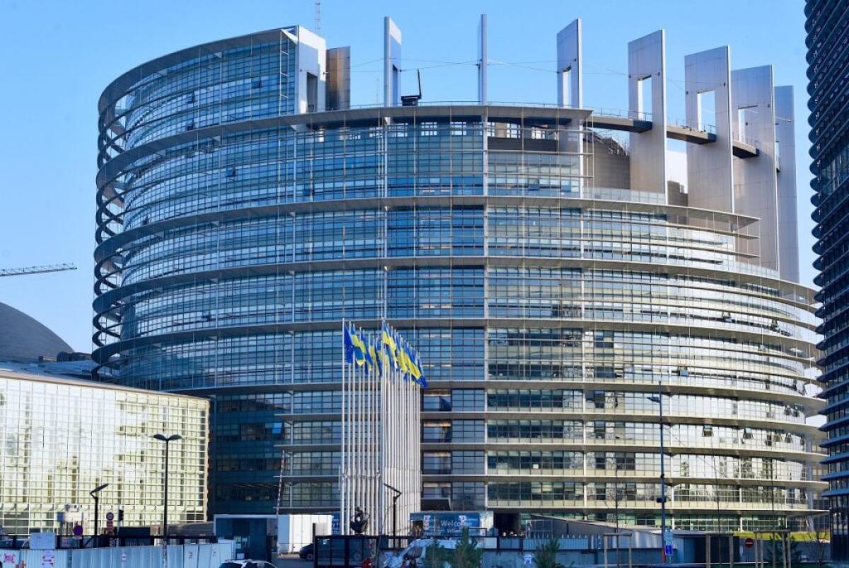 Parlamento Ue chiede punti di ricarica per veicoli elettrici ogni 60 km - 