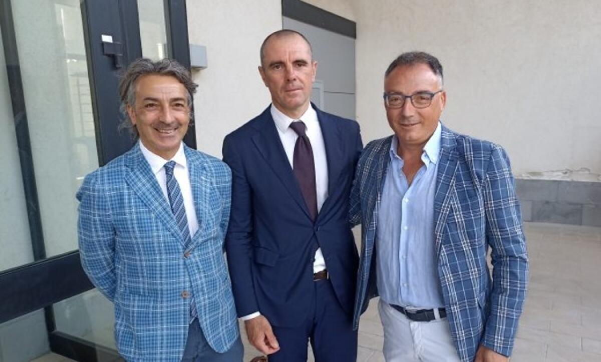 Caso Roma, "sedici giudici diversi in quindici udienze": protesta penalisti anche in città - Guarnaccia e gli avvocati Angelo Gaccione e Claudio Bellanti (componenti della Camera penale)