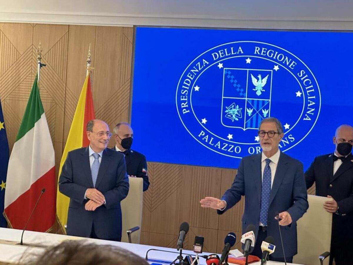 Schifani si insedia a Palazzo d’Orleans, passaggio di consegne con Musumeci - 