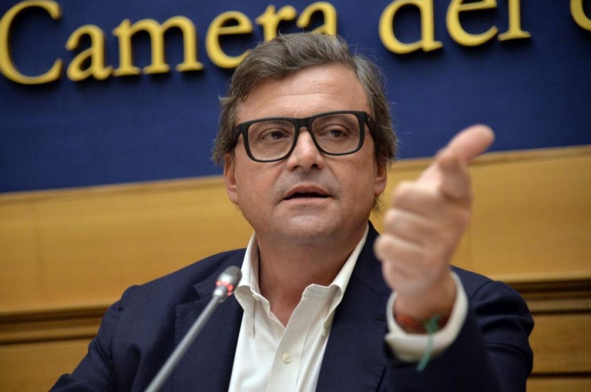 Calenda “Metà Pd è già con i Cinque Stelle” - 