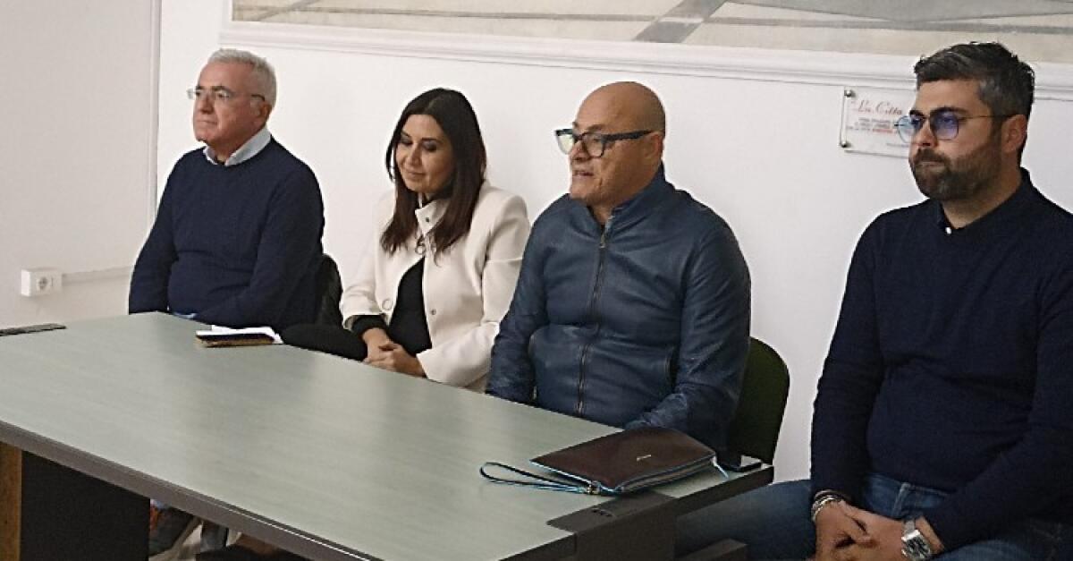 "Una giunta di salute pubblica non ha senso", Pepe: "Greco ha sempre diviso" - Pepe, il gruppo consiliare  e l'ex assessore Nadia Gnoffo