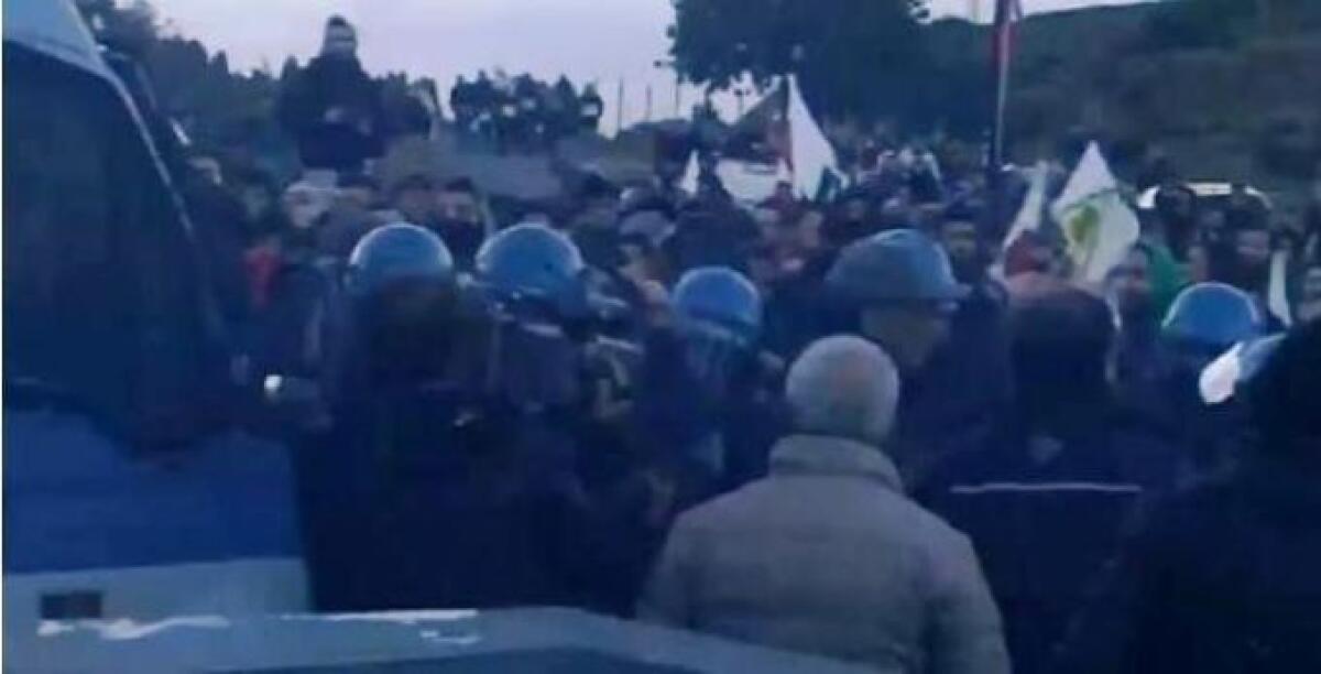 Protesta No Muos, scontri davanti alla base Usa: pronunciate condanne - La manifestazione del 2014