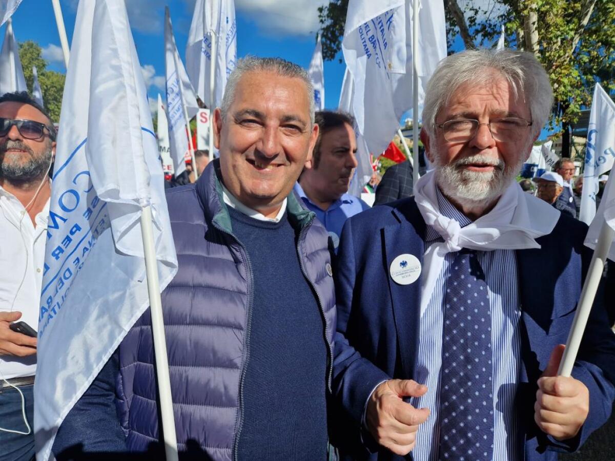 Contro il caro prezzi i sindacati e le associazioni di categoria manifestano a Palermo - 