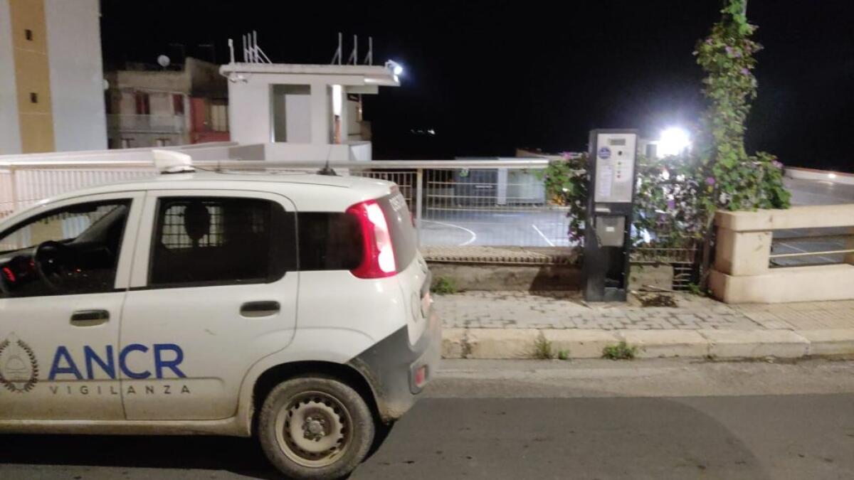 Nella notte tentativo di furto in una colonnina per la sosta a pagamento, ladri messi in fuga - 