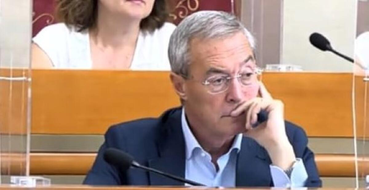 "Problemi bilancio dovuti a passate gestioni", Greco: "Chi fugge non ha coraggio di governare" - Il sindaco Lucio Greco