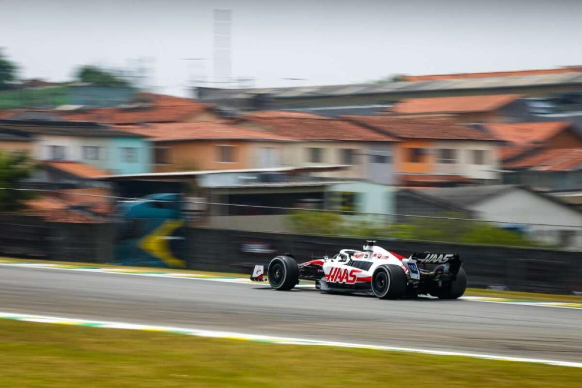 Pole Magnussen per la sprint in Brasile, male le Ferrari - 