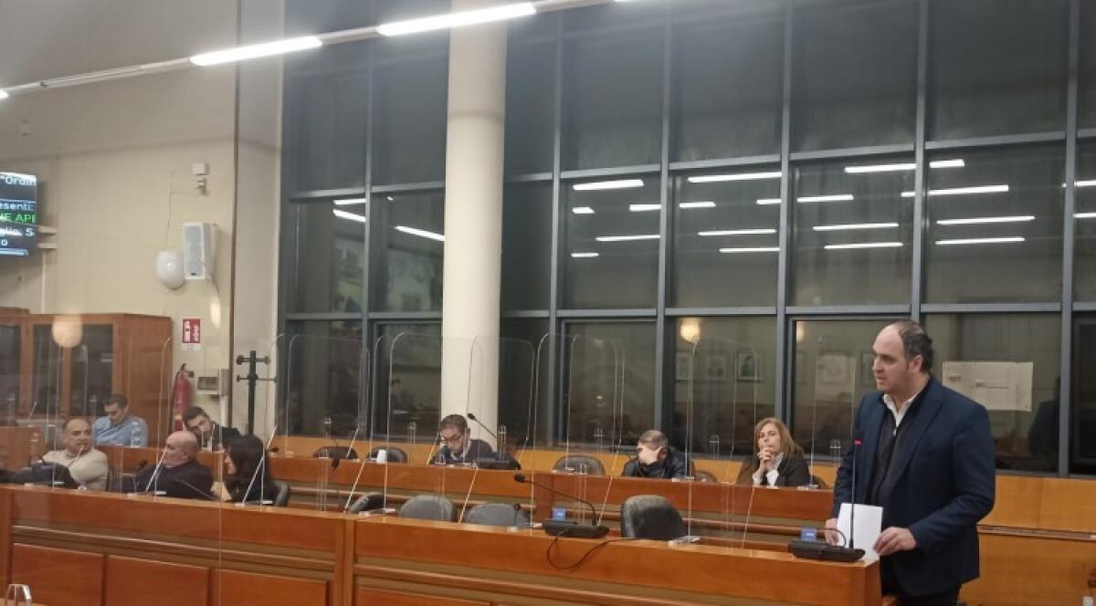 Approvate variazioni di bilancio, aula critica il dirigente al bilancio: "Assenza ingiustificata" - 