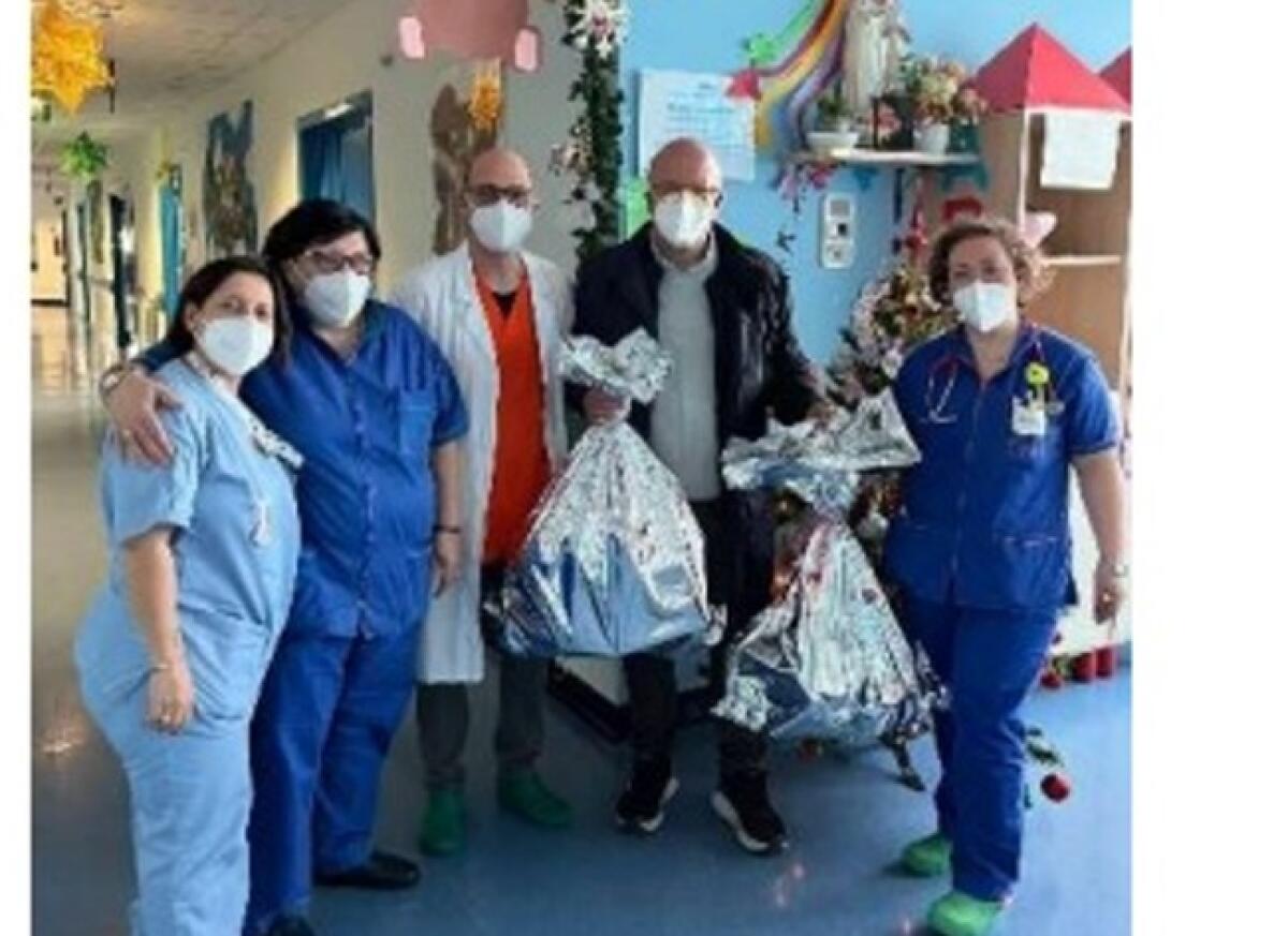 Doni natalizi per i piccoli pazienti del "Sant'Elia", Cna: "Saremo anche al Vittorio Emanuele" - I doni per i piccoli pazienti
