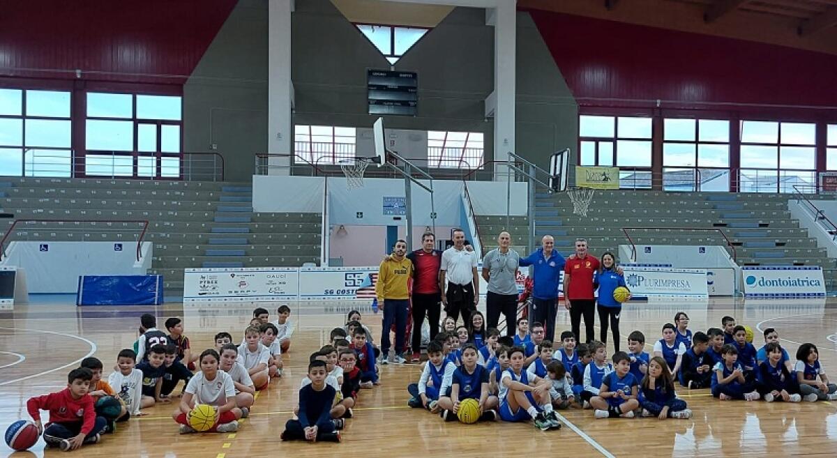 Festa al Palalivatino per il raduno del minibasket -