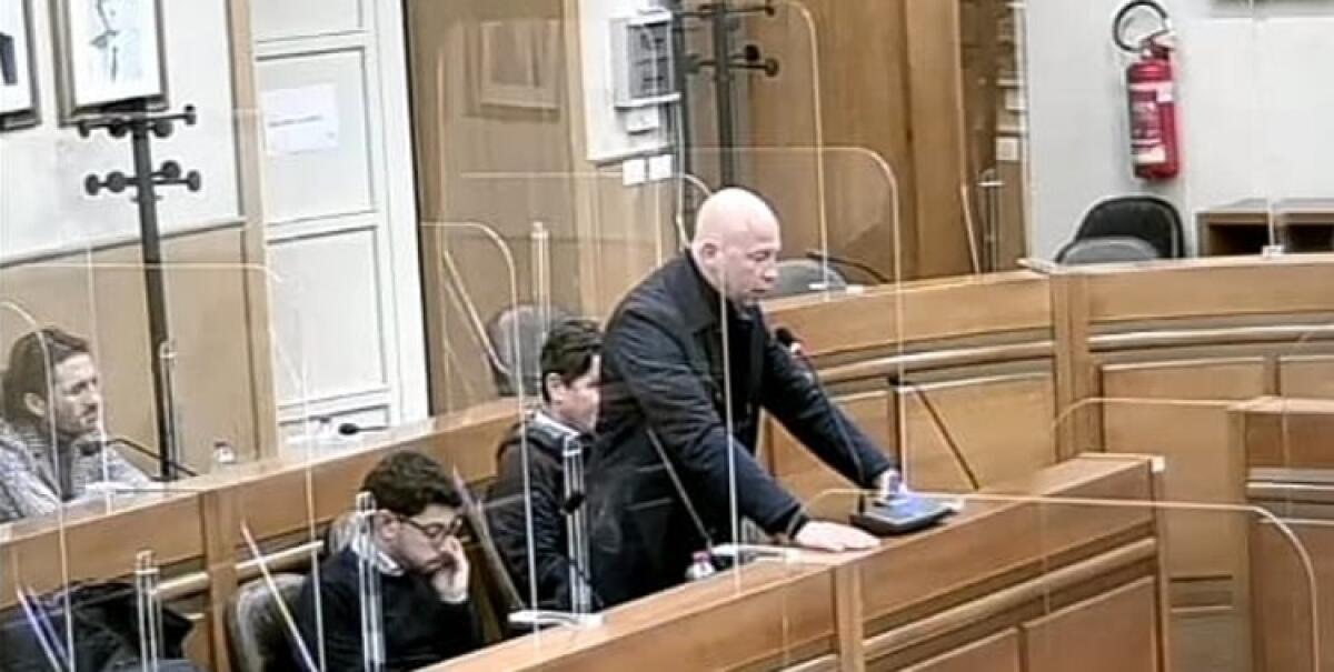 Sfiducia, mozione verso le dieci firme: può arrivare in aula per la discussione - Consiglieri di centrodestra in aula