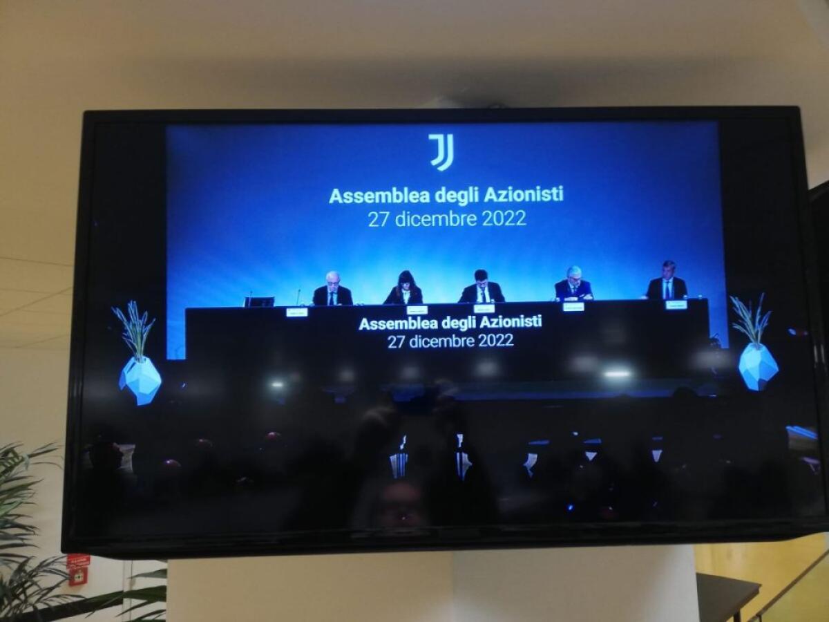 Bilancio Juve in rosso per 238 milioni, Agnelli lascia ma si difende - 