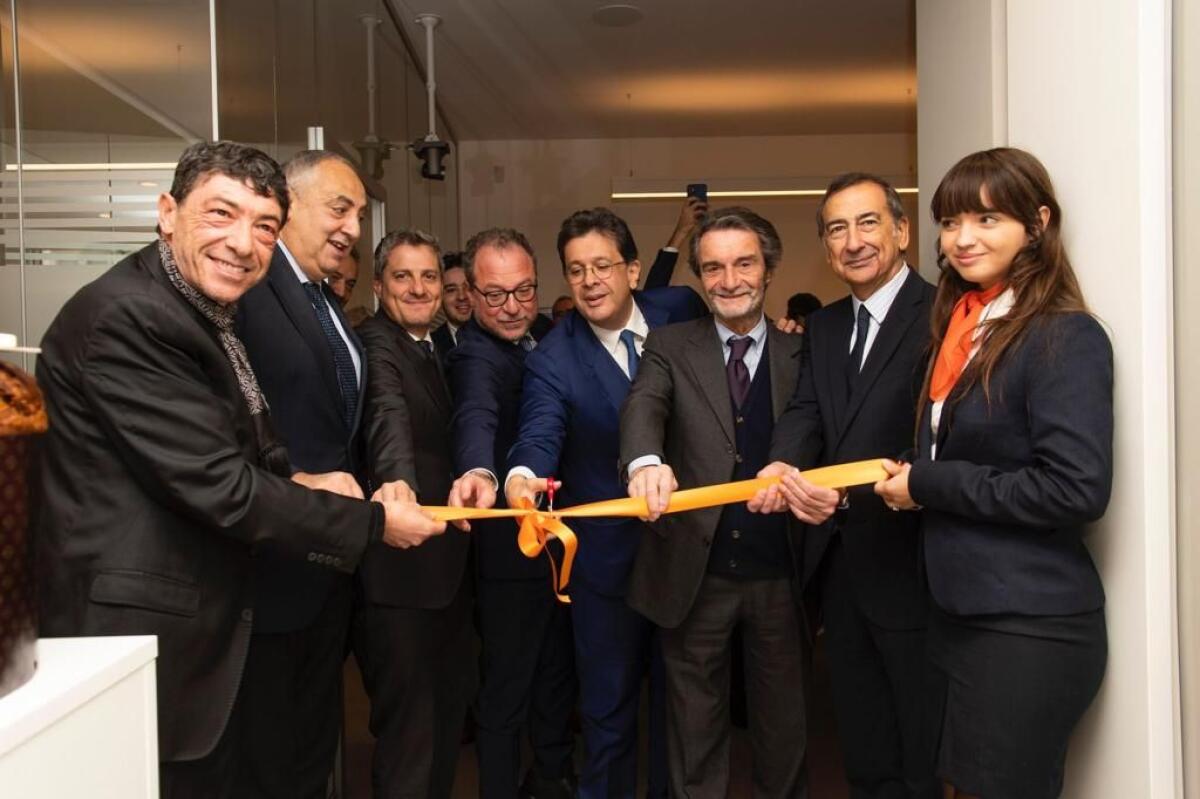 Taglio del nastro per la nuova redazione milanese dell’Italpress - 