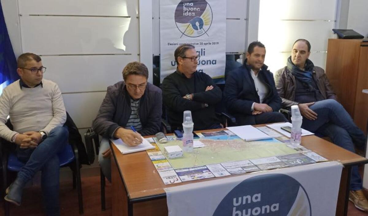 "A Greco nessun nome", Licata: "Discussione aperta, no a veti del sindaco o di altri partiti" - Licata, Di Stefano, i consiglieri comunali e il gruppo dirigente di "Una Buona Idea"