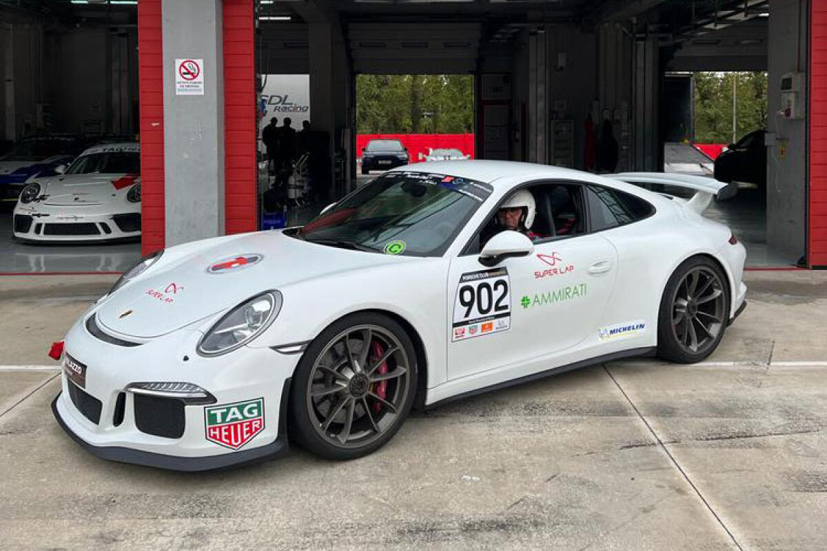 "Gt3isti challenge", esordio ad Imola di Massimo Caci nel club esclusivo Porsche - Nella foto in alto: Massimo Caci al suo esordio a Imola alla guida di una Porsche 911 Gt3 del team "Super lap".