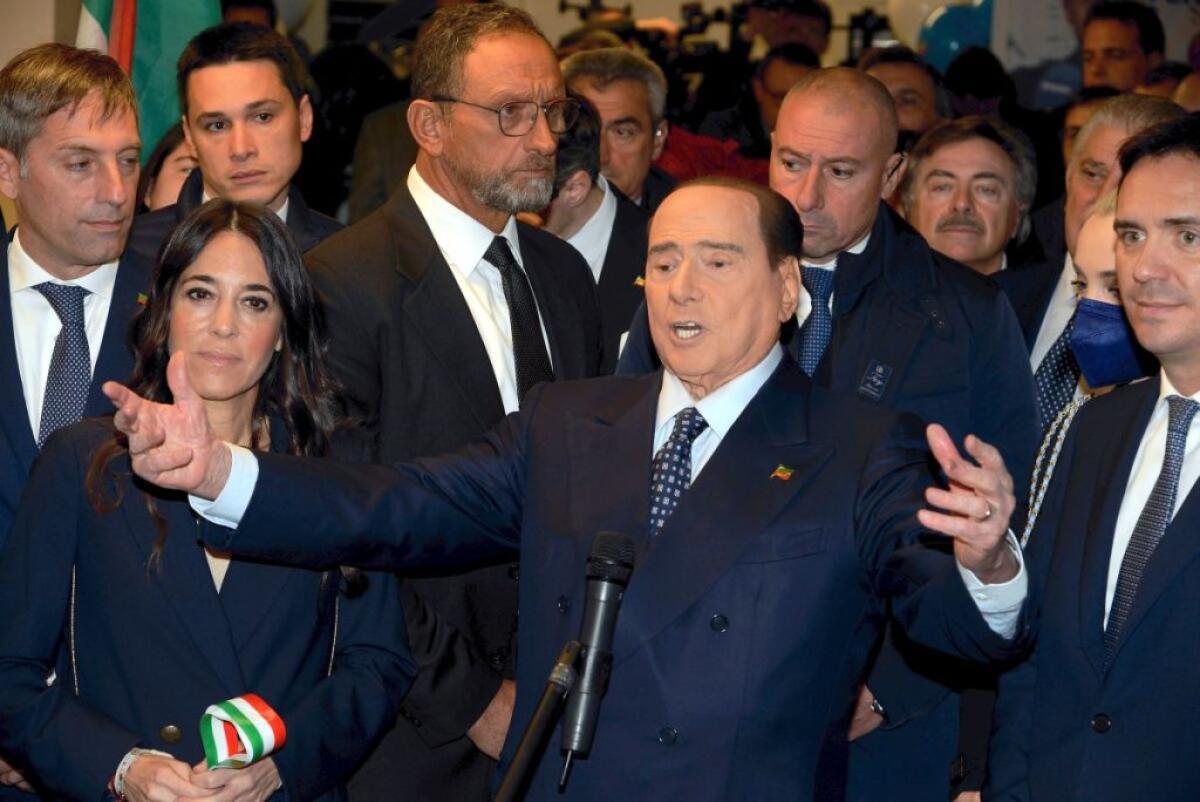 Governo, Berlusconi “Base stabile, spero possa migliorare il Paese” -